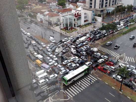Intersection traffic jam